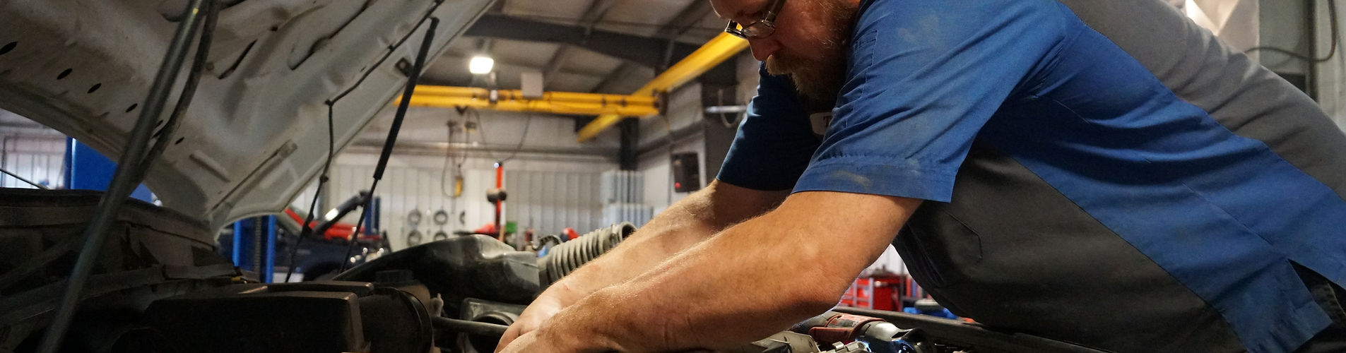 mechanic changing air filter